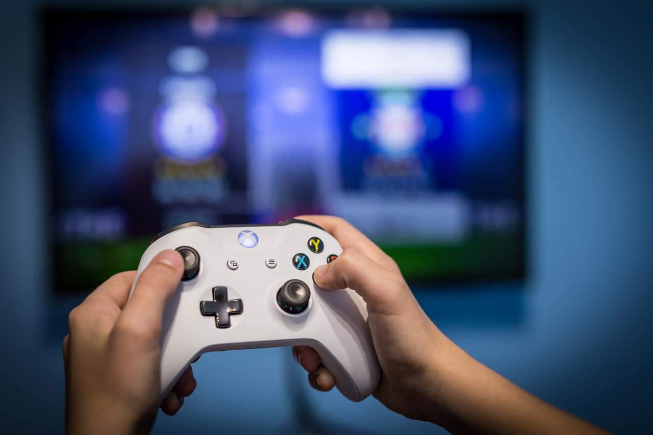 Xbox One controller connected to the console with USB